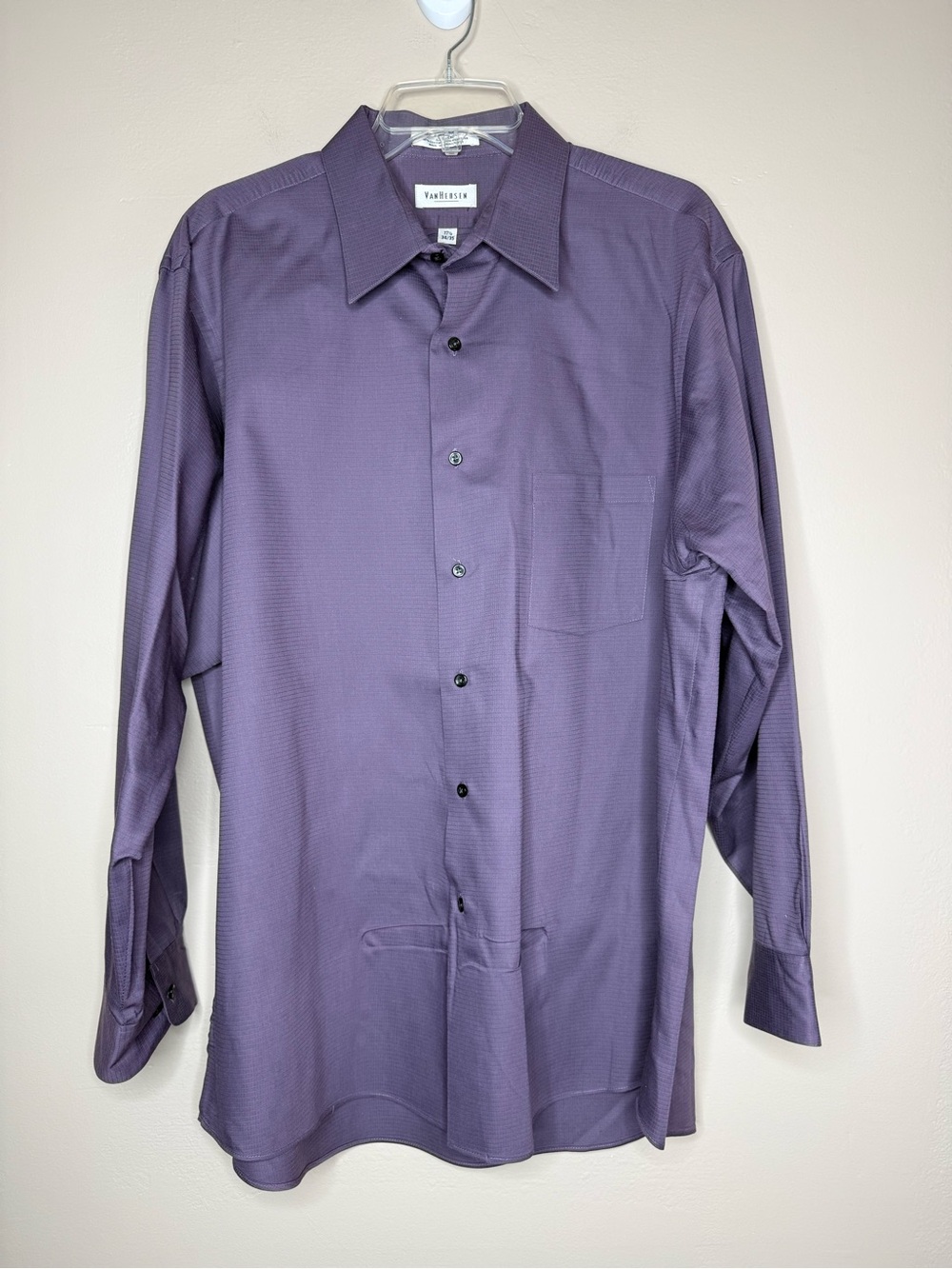 Van Heusen Purple Long-Sleeve Dress Shirt Sateen Sheen Size 17.5 34/35